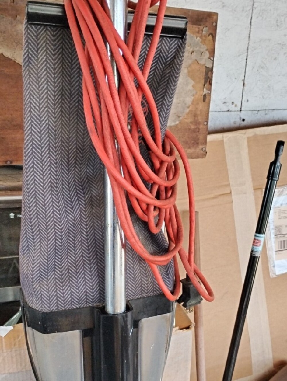 Commercial Guardsman Upright Vacuum Cleaner - Black - Picture 2 of 6